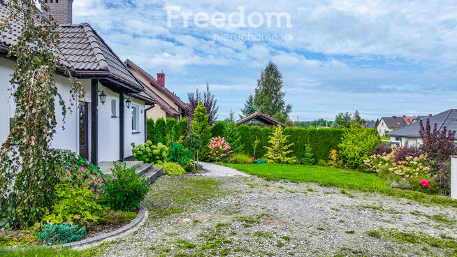 Urokliwy dom w pięknej lokalizacji