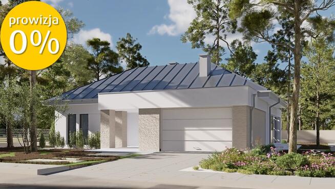 Nowoczesny dom parterowy w otoczeniu lasu