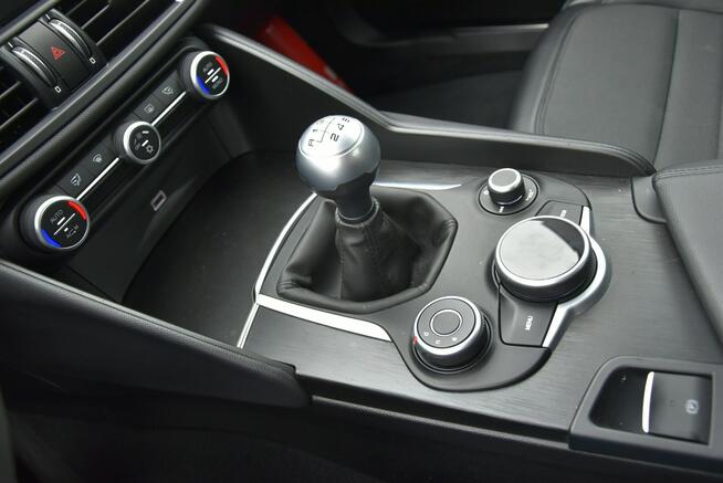 Alfa Romeo Giulia 2.2d Manual 2018r. jak NOWA 31tkm DNA NAVi Skóra LED Polecam