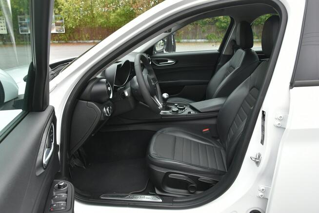 Alfa Romeo Giulia 2.2d Manual 2018r. jak NOWA 31tkm DNA NAVi Skóra LED Polecam