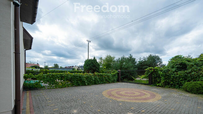 Duży lokal handlowo-usługowy z parkingiem