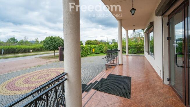 Duży lokal handlowo-usługowy z parkingiem