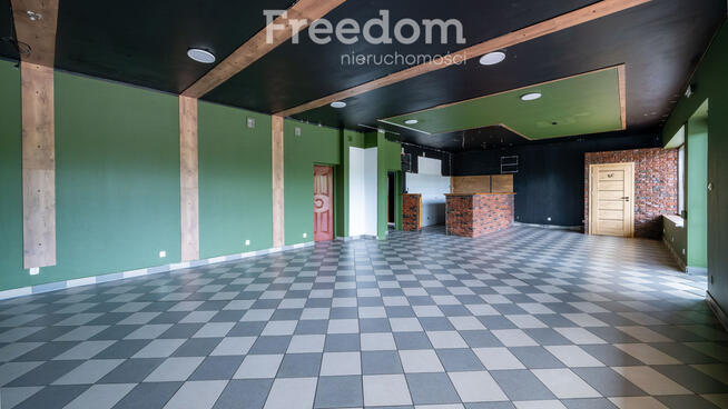 Duży lokal handlowo-usługowy z parkingiem