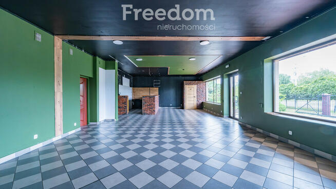 Duży lokal handlowo-usługowy z parkingiem