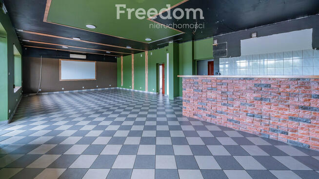 Duży lokal handlowo-usługowy z parkingiem