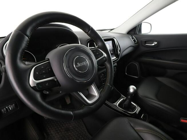 Jeep Compass Grzane fotele grzana kierownica klima auto PDC navi bluetooth tempomat