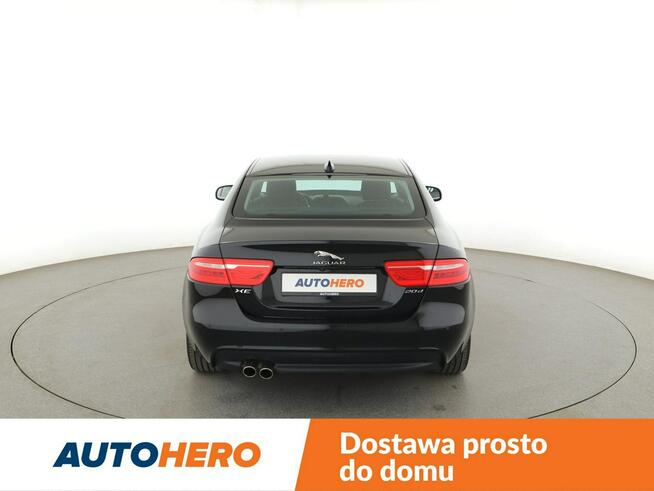 Jaguar XE niski przebieg skóra navi virtual cocpit klima auto el fotele