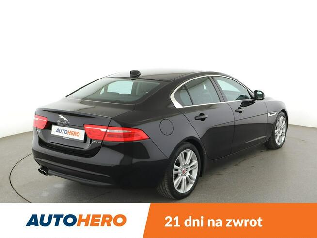 Jaguar XE niski przebieg skóra navi virtual cocpit klima auto el fotele