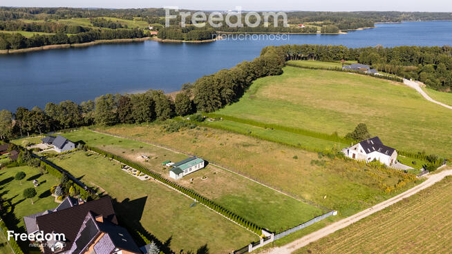 Działka z linią brzegową pod budowę domu