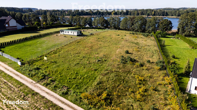 Działka z linią brzegową pod budowę domu