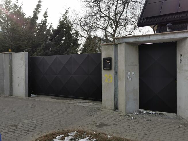 Nowoczesne bramy i furtki – wzory CNC ogrodzenia producent
