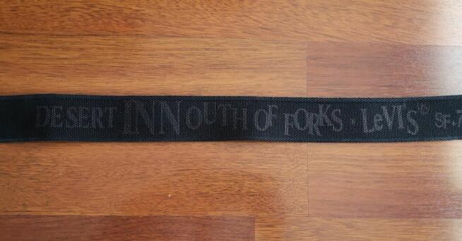 Stary parciany pas Levis lata 90.