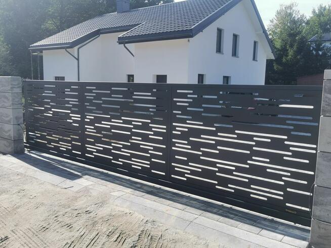 Nowoczesne bramy i furtki – wzory CNC ogrodzenia producent