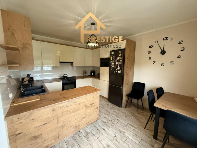 Dom + budynki gosp. pod biznes, przy lesie.