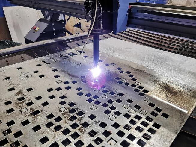 Nowoczesne bramy i furtki – wzory CNC ogrodzenia producent