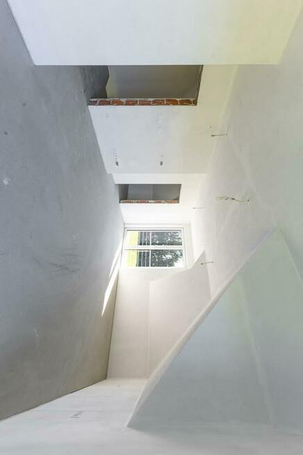 NOWOCZESNY DOM NA 12 AR DZIAŁCE