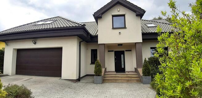 Komfortowy, z pełnym wyposażeniem