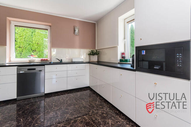 Na sprzedaż dom z pięknym ogrodem w Czułówku