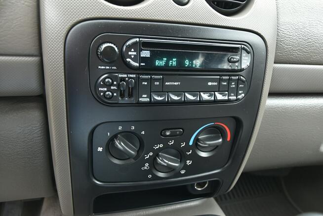 Jeep Cherokee KJ 2.4 147KM Manual GAZ XII.2004r. Polski SALON Klima 4x4 HAK Zadbany