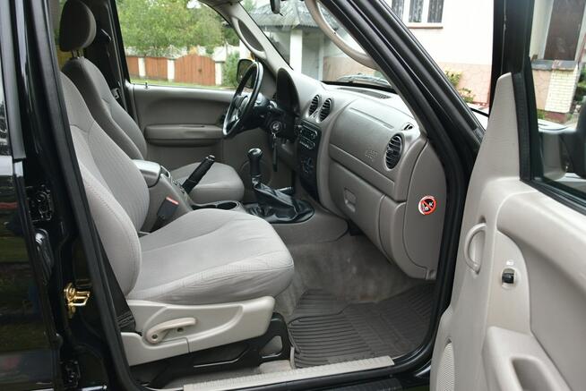 Jeep Cherokee KJ 2.4 147KM Manual GAZ XII.2004r. Polski SALON Klima 4x4 HAK Zadbany
