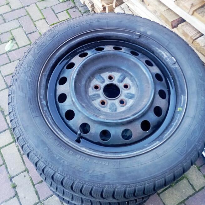 Koła z oponami zimowymi do Toyoty Avensis