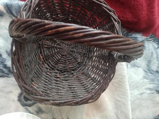 Sprzedam 2 kosze wiklinowe jeden plastikowy