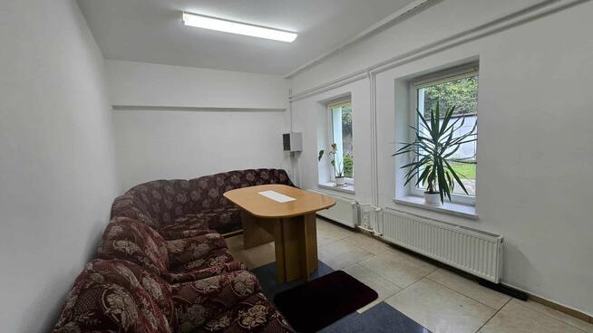 Biuro do wynajęcia z zapleczem socjalnym w Harbutowicach.