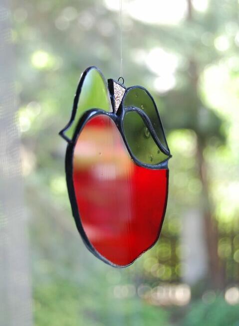 Jabłko, witraż Tiffany, szklana zawieszka do okna