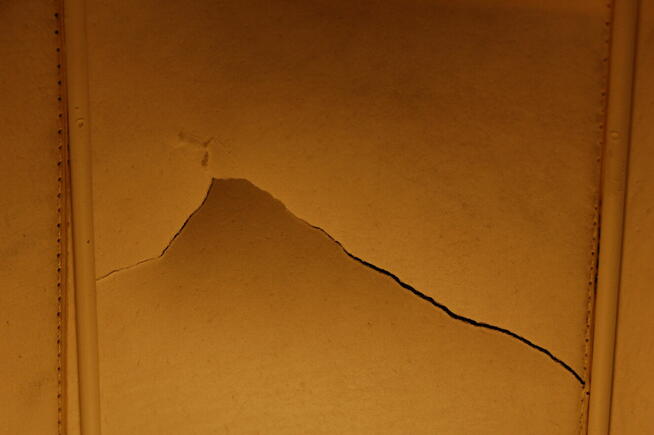 Mosiężna lampa stołowa, mosiądz, pergaminowy abażur, antyk