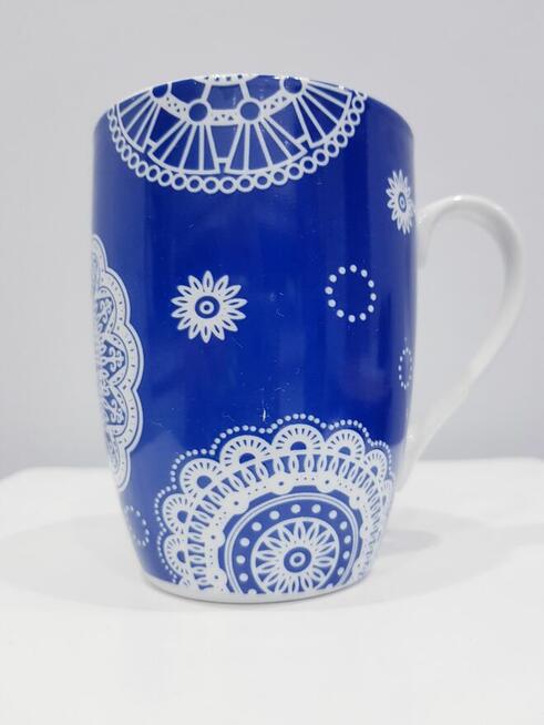 Kubek ceramiczny z imitacją haftu