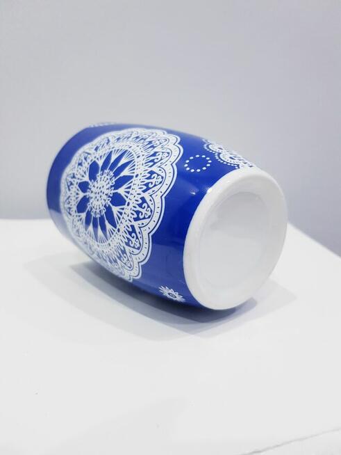 Kubek ceramiczny z imitacją haftu