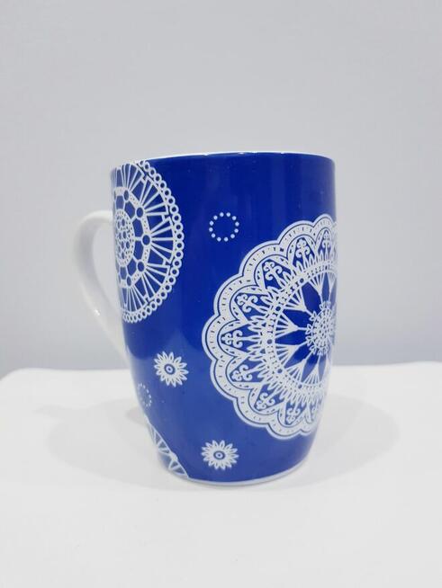 Kubek ceramiczny z imitacją haftu
