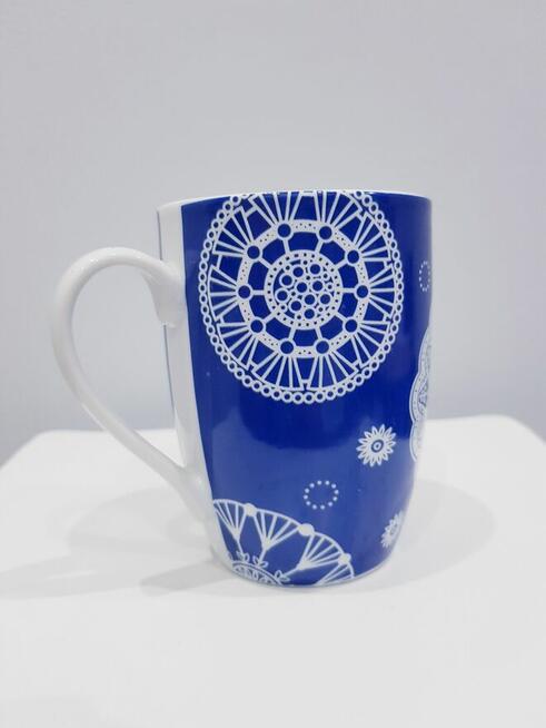 Kubek ceramiczny z imitacją haftu