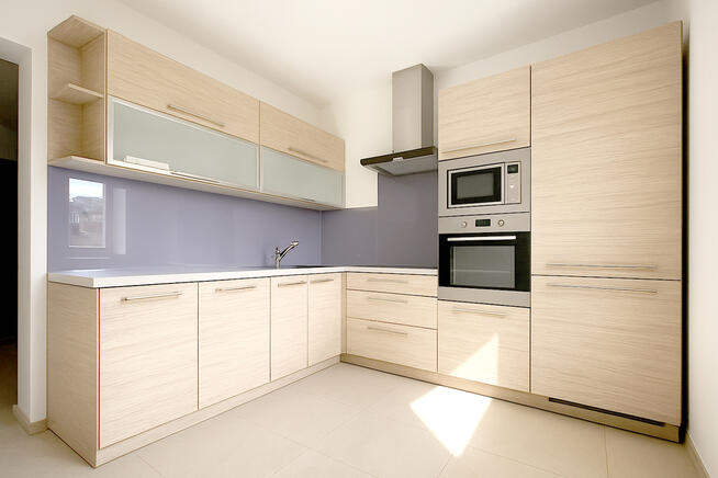 Jasne dwupoziomowe mieszkanie z garażem i piwnicą