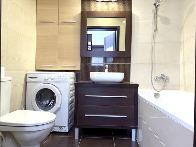 Jasne dwupoziomowe mieszkanie z garażem i piwnicą