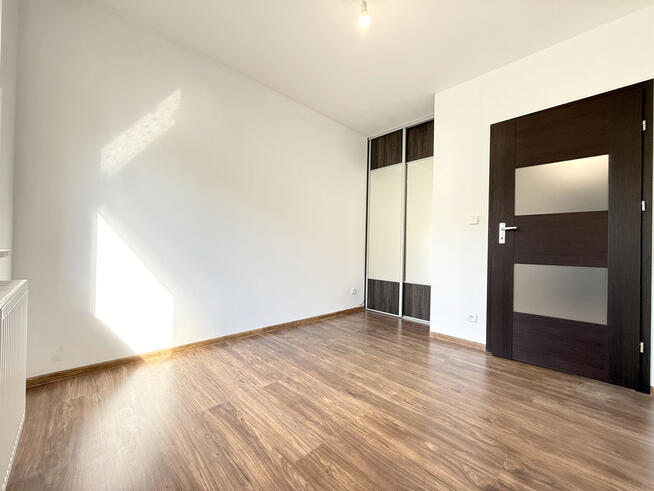 Jasne dwupoziomowe mieszkanie z garażem i piwnicą