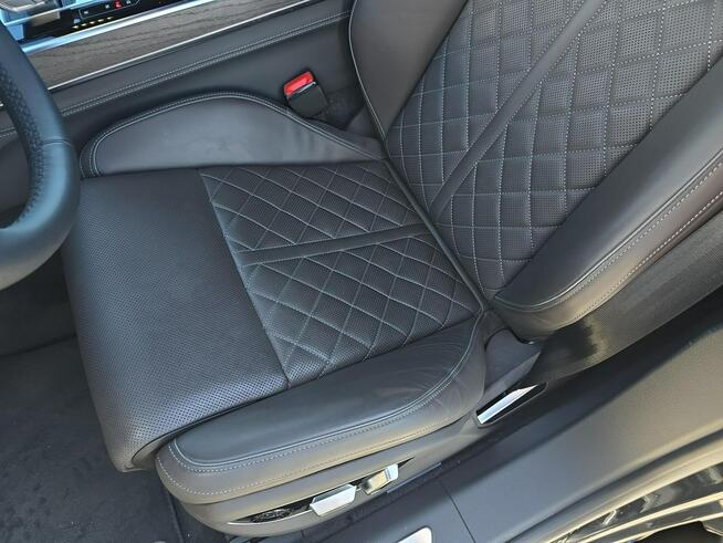 Audi A8 Matrix_Dociągi_Wentylacja_Masaże_Webasto_HeadUp_B&O_Lodówka_Kamera360