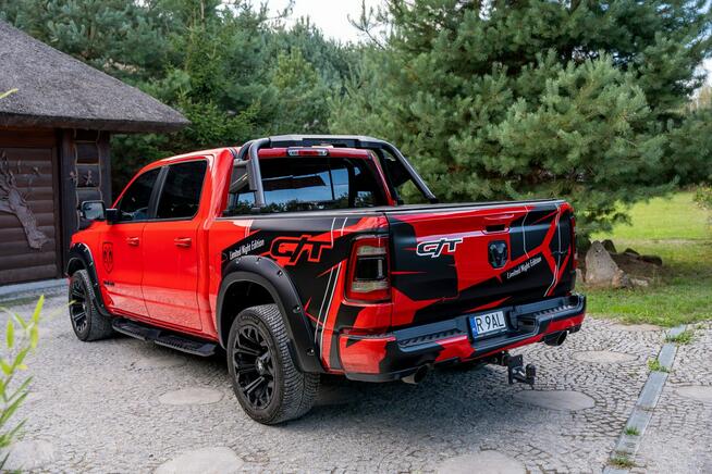 Crew Cab Laramie / 5.7 V8 Hemi / Sport / Doinwestowany / 2 kpl kół
