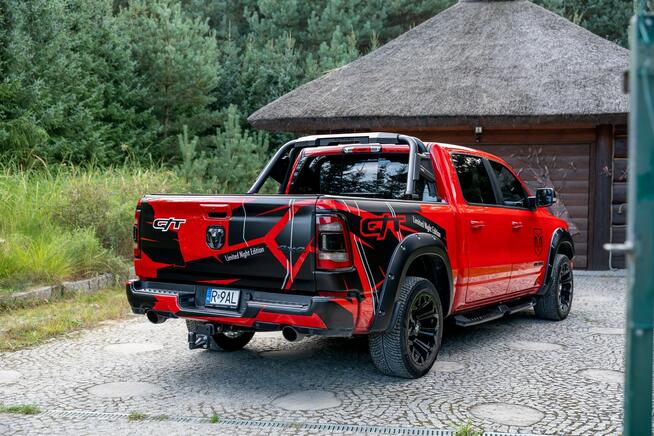Crew Cab Laramie / 5.7 V8 Hemi / Sport / Doinwestowany / 2 kpl kół