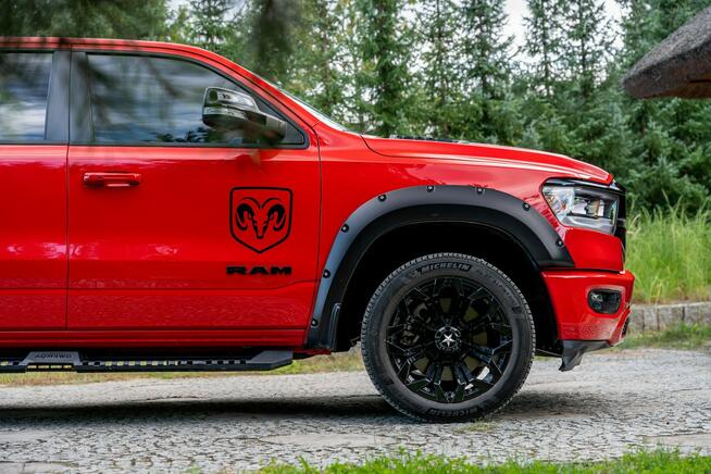 Crew Cab Laramie / 5.7 V8 Hemi / Sport / Doinwestowany / 2 kpl kół
