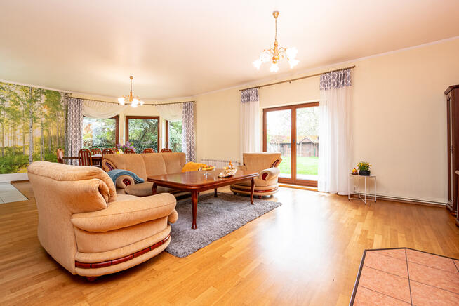 Komfortowy dom z garażem w zielonej okolicy