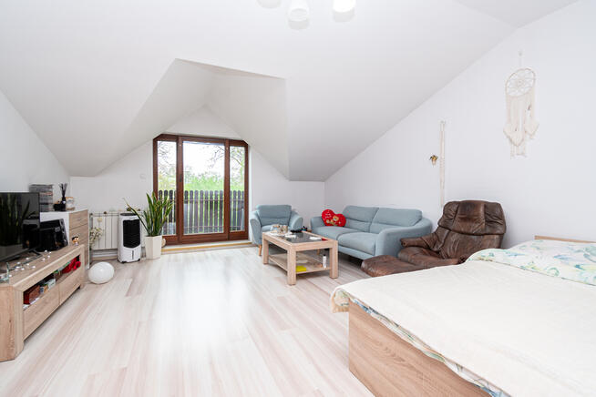 Komfortowy dom z garażem w zielonej okolicy