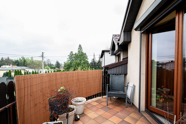 Komfortowy dom z garażem w zielonej okolicy