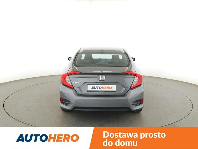 Honda Civic automat LED navi klima auto kamera i czujniki parkowania grzane fotele