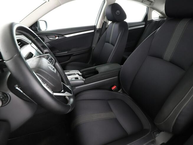 Honda Civic automat LED navi klima auto kamera i czujniki parkowania grzane fotele