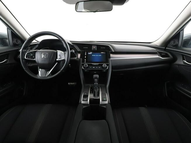 Honda Civic automat LED navi klima auto kamera i czujniki parkowania grzane fotele