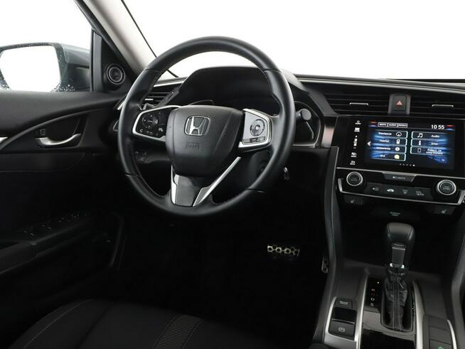 Honda Civic automat LED navi klima auto kamera i czujniki parkowania grzane fotele