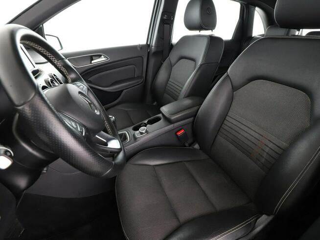 Mercedes B 180 PDC grzane fotele tempomat półskóra LED High Performance