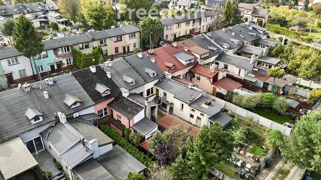 Mały dom w zabudowie szeregowej
