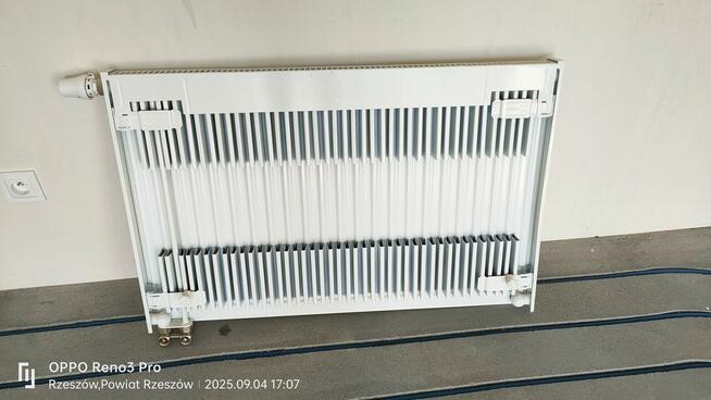 Sprzedam Grzejniki z głowicami termostatycznymi